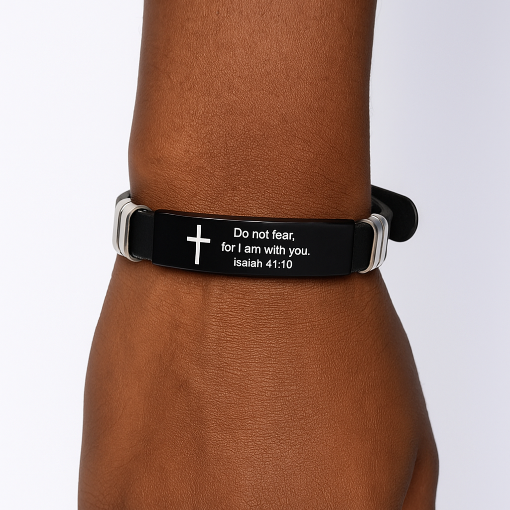 Bracelet pour homme en acier inoxydable avec verset biblique – “Ne crains rien, car je suis avec toi”