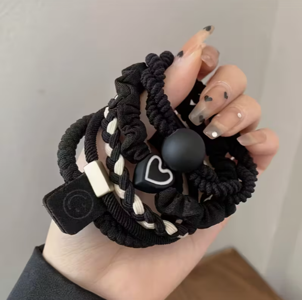 Lot de 5 élastiques à cheveux haut de gamme pour femme – simples et élégants, haute élasticité et durabilité, présentés dans un étui en cuir