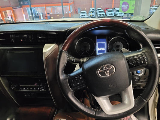 Toyota Fortuner Blanche