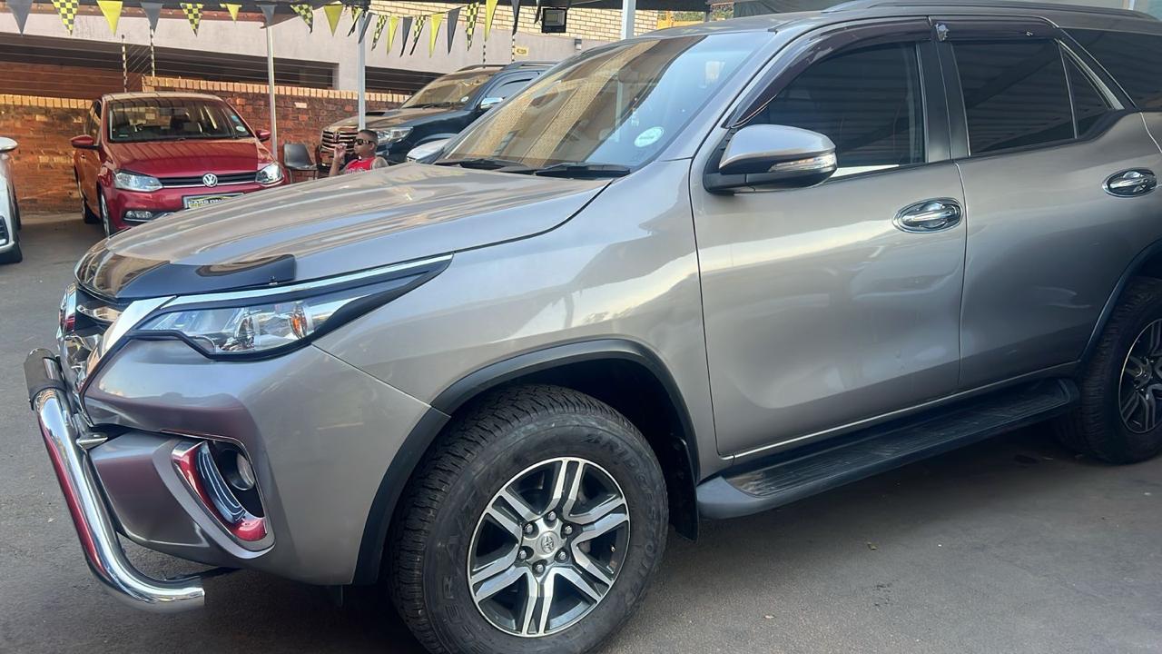 Fortuner Gris