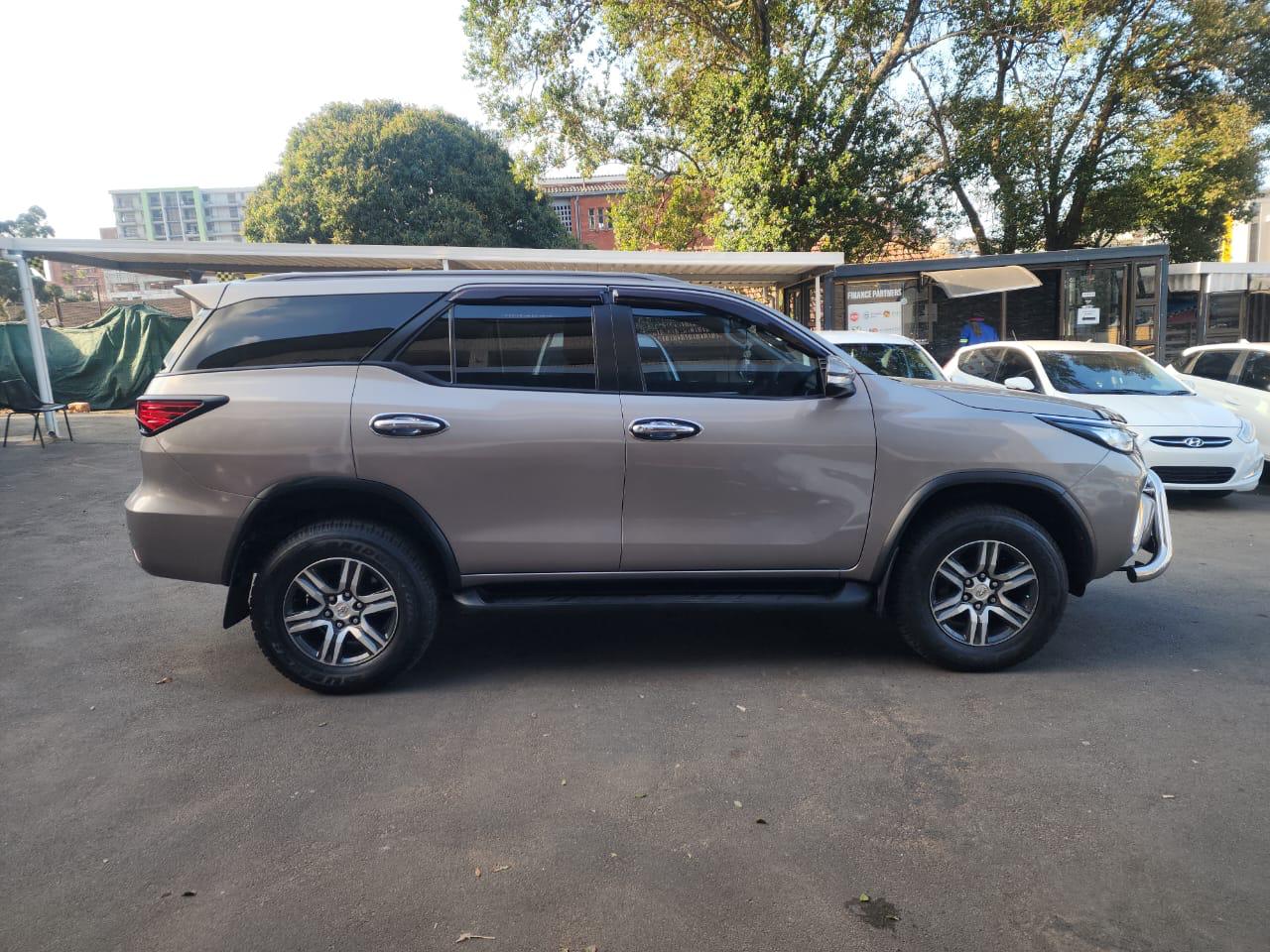 Fortuner Gris