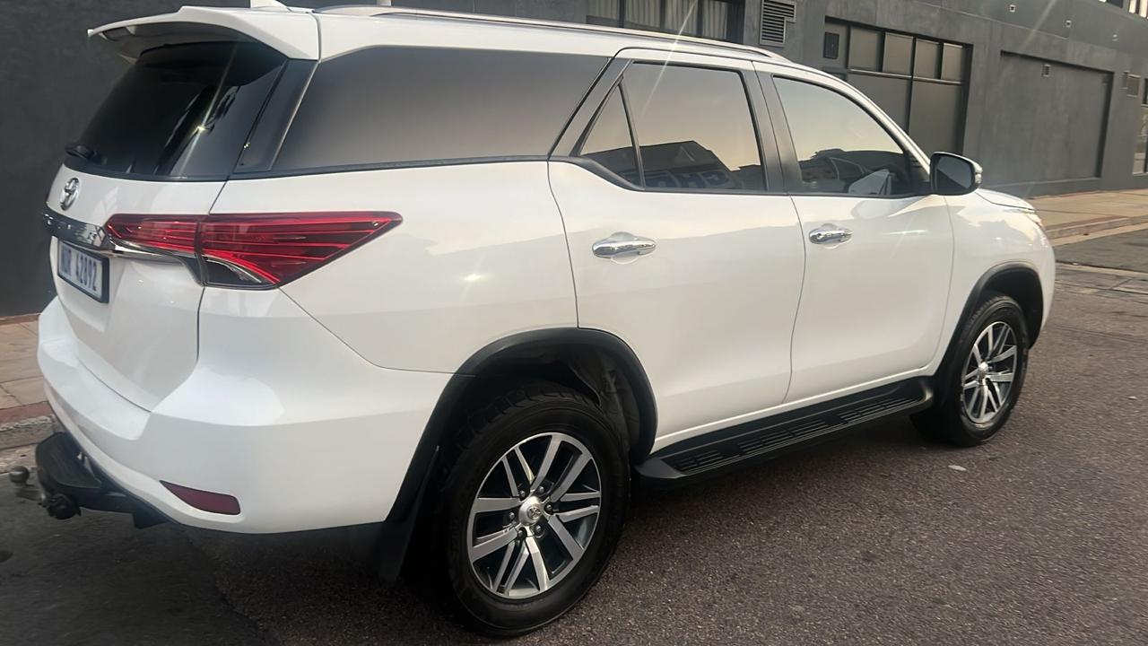 Toyota Fortuner Blanche